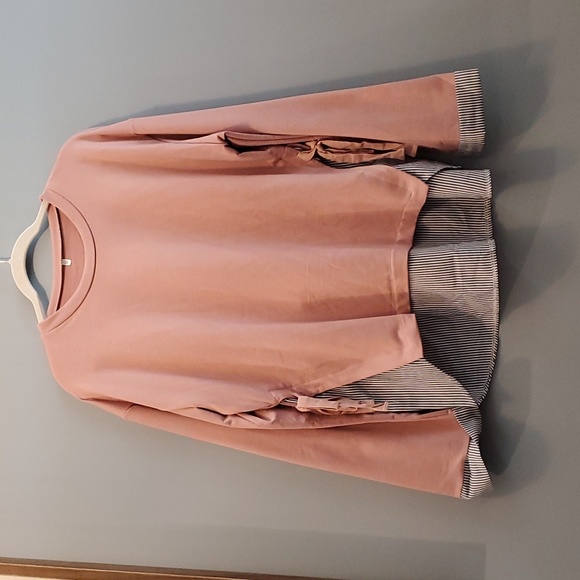 SHEIN Tops - Stylish American size XL sweatshirt -NWOT